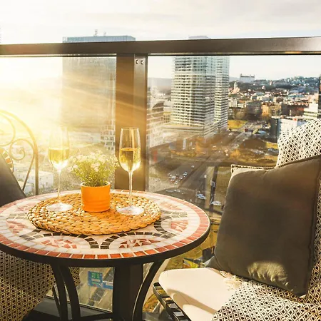 Апартаменты Sag 20th Floor Klingerka Castle View Free Parking Free Wifi